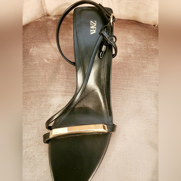 NWT Strappy Sandals - Picture 2 of 4